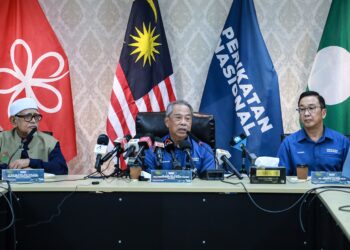 MUHYIDDIN Yassin ketika sidang akhbar di ibu pejabat PN. - UTUSAN/AFIQ RAZALI