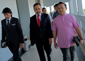 WAN Saiful Wan Jan (kanan sekali) hadir di Mahkamah Sesyen Kuala Lumpur bagi permohonan mengetepikan pertuduhan rasuah yang dihadapinya. UTUSAN/M. FIRDAUS M. JOHARI