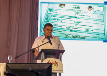 SAIFUDDIN Nasution Ismail berucap ketika hadir ke Program KDN Madani di Sekolah Latihan Asas Kepolisan Kuala Muda di Sungai Petani. - UTUSAN/ SHAHIR NOORDIN
