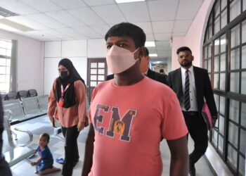 SHAHIN ALAM mengaku tidak bersalah atas tuduhan memberi suapan RM1,000 kepada seorang anggota penguat kuasa MBIP  di Mahkamah Sesyen Johor Bahru.