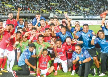 KUALA Lumpur City masih mampu meraih keputusan cemerlang mara ke final Piala FA biarpun berdepan kekangan kewangan. – UTUSAN/TENGKU DANISH BAHRI TENGKU YUSOFF