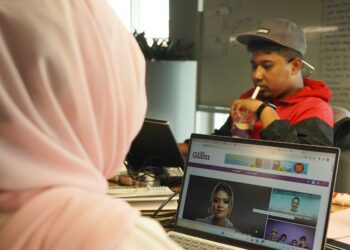 Portal hiburan Hibglam  menggabungkan semua laporan hiburan dan gaya hidup daripada akhbar Kosmo!, Utusan Malaysia dan MMtv.