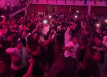 TANGKAP layar daripada video menunjukkan sebahagian daripada penonton konsert di sebuah IPTA di Terengganu, baru-baru ini.- MEDIA SOSIAL