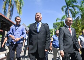 PENGERUSI Badan Perhubungan UMNO Negeri Terengganu, Datuk Seri Ahmad Said hadir untuk mengikuti keputusan petisyen mencabar keputusan PRU15 bagi Parlimen Marang di Mahkamah Pilihan Raya Kuala Terengganu, hari ini. - UTUSAN/PUQTRA HAIRRY ROSLI