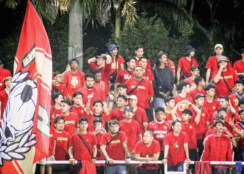 PENYOKONG Selangor diberikan 1,000 tiket untuk aksi separuh akhir Piala FA menentang JDT di Stadium Sultan Ibrahim, Iskandar Puteri, Isnin depan. - IHSAN SELANGOR FC