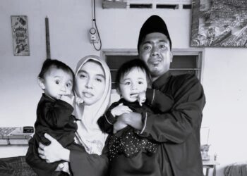 GAMBAR kenangan arwah Abdul Muslim Abdul Halim bersama keluarganya ketika sambutan Hari Raya Aidilfitri sebelum ini di Kulim. - UTUSAN/AZAHAR HASHIM