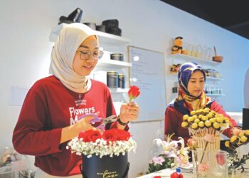 WHIMSYBLOOM menjadi pilihan ramai kerana kelebihan daripada segi harga. UTUSAN/ FIRDAUS