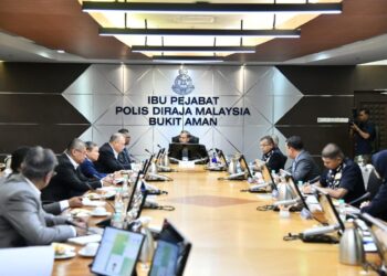 FAHMI Fadzil mengadakan perbincangan bersama SKMM, Polis Diraja Malaysia (PDRM) bersama wakil pihak Telegram di Ibu Pejabat PDRM di Bukit Aman hari ini.