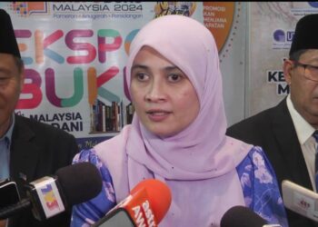 MASILLA Kamalrudin dalam sidang akhbar Pelancaran Ekspo Buku Malaysia 2024 di Kampus Induk UTeM, Durian Tunggal, Melaka. - UTUSAN/SYAFEEQ AHMAD