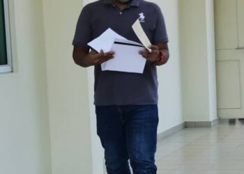 SALAH seorang tertuduh  yang didakwa di Mahkamah Sesyen Pasir Mas, Kelantan hari ini.