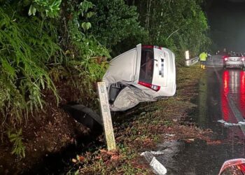 KEADAAN kemalangan membabitkan dua buah kenderaan di Kilometer 19, Jalan Seremban-Simpang Pertang, dekat Bukit Tangga, Jelebu malam semalam.