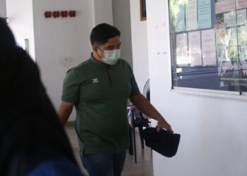 BASREE Ibrahim ketika dihadapkan ke mahkamah bagi menghadapi pertuduhan menerima rasuah di Mahkamah Sesyen Alor Setar.