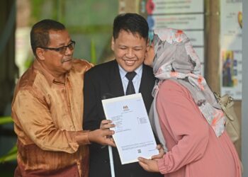 PENGORBANAN bermula dengan memastikan proses pendidikan tidak terhenti di peringkat minimum untuk membolehkan anak muda menjadi kuat dan Malaysia menjadi sebuah negara maju. –UTUSAN/PUQTRA HAIRRY