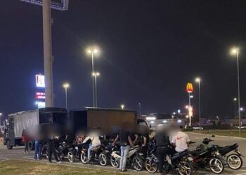 SEBANYAK 44 buah motosikal disita dan 128 saman dikeluarkan atas pelbagai kesalahan dalam Op Samseng Jalanan yang diadakan di sekitar jalan berhampiran IKEA Batu Kawan, Pulau Pinang petang kelmarin. - GAMBAR: FACEBOOK IPD SPS