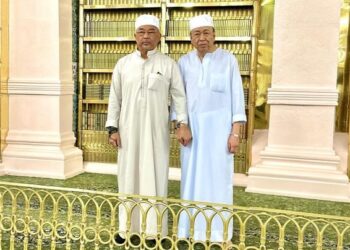 AL-SULTAN Abdullah Ri’ayatuddin Al-Mustafa Billah Shah dan Sultan Sharafuddin Idris Shah berkenana berada di Raudhah untuk menunaikan solat maghrib, isyak dan solat-solat sunat. - FOTO/ROYAL SELANGOR OFFICE