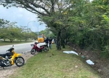 DUA maut dan seorang cedera parah dalam kejadian kemalangan membabitkan dua buah motosikal di Batu 14 Jalan Gambang-Kuantan berhampiran bangunan Persatuan Penganut Ajaran Tao Kuan Ti di Kuantan, Pahang.