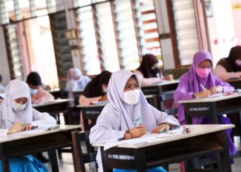 PEPERIKSAAN pada hari tersebut membabitkan empat subjek iaitu Manahij al-'Ulum al-Islamiah, Pendidikan Seni Visual Kertas Dua, Pendidikan Muzik Kertas Satu dan Reka Cipta Kertas Satu. - GAMBAR HIASAN