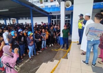 SEBAHAGIAN 284 individu yang ditahan polis dalam Op Samseng Jalanan di Jalan Pegawai, Alor Setar.