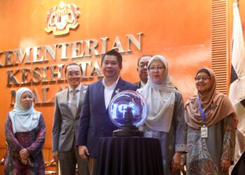 ZALIHA Mustafa melancarkan portal rasmi Program KOSPEN WOW pada Majlis Perhimpunan Bulanan KKM Putrajaya.. - UTUSAN/FAISOL MUSTAFA