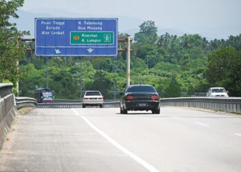 KEADAAN jalan yang beralun adalah antara rungutan daripada pengguna terhadap Lebuh Raya Pantai Timur 2 (LPT2) dari Jabor, Kemaman hingga Gemuroh, Kuala Terengganu. – UTUSAN/PUTQRA HAIRRY ROSLI