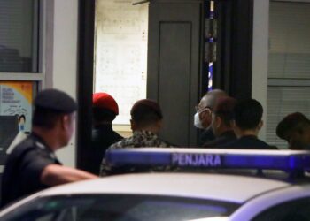 NAJIB Tun Razak hadir di Mahkamah Persekutuan bagi rayuan mendapatkan dokumen transaksi kewangan antara Goldman Sachs dengan keluarga bekas Gabenor Bank Negara (BNM), Tan Sri Dr. Zeti Akhtar Aziz. - UTUSAN/FAISOL MUSTAFA