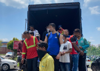 SEBAHAGIAN daripada 54 warga asing ditahan dalam Operasi Pemandu Warga Asing (Op Pewa) di Kepong dan Taman Batu Muda, Kuala Lumpur.
