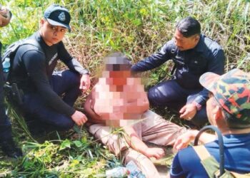 PELAJAR tahfiz yang dilaporkan hilang sejak Rabu lalu, ditemukan dalam keadaan lemah di kawasan kebun getah di Kampung Tanjung Sejarah, Kampung Tawai dekat Gerik. – IHSAN JBPM