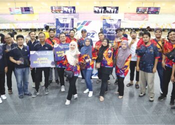 PEMENANG kejohanan boling anjuran PPZ-MAIWP bergambar selepas tamat perlawanan.