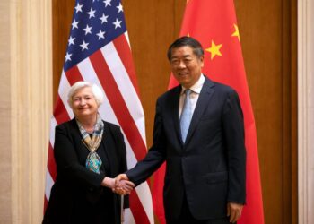 JANET Yellen berjabat tangan dengan Timbalan Perdana Menteri China, He Lifeng semasa mesyuarat di Guesthouse Diaoyutai di Beijing. - AFP 
