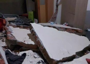 KEADAAN bilik yang musnah akibat letupan tangki septik di bangunan asrama di daerah Wajo di Sulawesi Selatan.-AGENSI