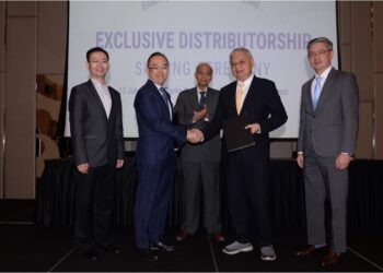 MAJLIS pertukaran dokumen kerjasama antara SL Innovation Capital Berhad (SLIC) dan Cyclone Robotics.