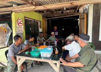PENEROKA Felda Perasu di Gua Musang, Kelantan mendakwa tidak pernah menerima penyata hutang sejak mereka tinggal di tanah rancangan berkenaan lebih 35 tahun lalu. – UTUSAN/AIMUNI TUAN LAH