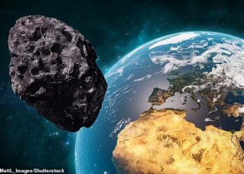 ASTEROID 2023 NT1 sebesar Menara Condong Pisa dikesa menghampiri bumi pada 13 Julai lalu.-AGENSI