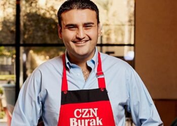 CZN BURAK memfailkan saman terhadap bapanya dengan menuntut ganti rugi sebanyak AS$10 juta (RM45.5 juta). - AGENSI 