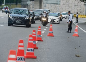 OPERASI lalu lintas PDRM bukan untuk menyusahkan  orang ramai, tetapi untuk memartabatkan undang-undang. -GAMBAR HIASAN