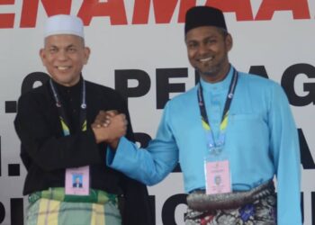 ZAINUDDIN Mohamed (kanan) bersama pencabarnya, Bukhori Ghazali akan bertanding dalam pertembungan satu lawan satu di kerusi DUN Pinang Tunggal pada PRN Pulau Pinang, 12 Ogos ini. - Pic: IQBAL HAMDAN