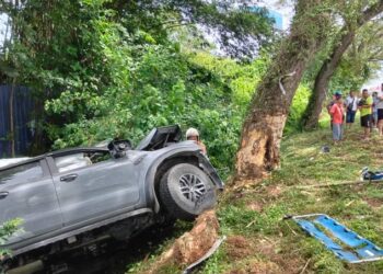 KEADAAN kenderaan pacuan empat roda yang terlibat kemalangan meragut tiga nyawa di Jalan Jalan Deshon, Sibu, Sarawak.