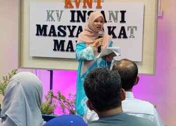 FADHLINA Sidek ketika berucap sempena program KV Insani Masyarakat Madani Pulau Pinang di Dewan MPKK Sungai Acheh, Nibong Tebal, Pulau Pinang hari ini.