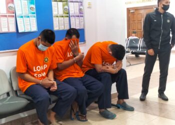 TIGA anggota polis ditahan reman SPRM selama tiga hari Mahkamah Majistret Georgetown, Pulau Pinang bermula hari ini kerana disyaki menerima rasuah berjumlah RM3,000, baru-baru ini.