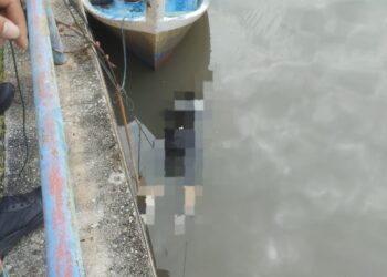MAYAT seorang wanita warga emas ditemukan terapung di muara sungai di Medan Pantai Jerejak, Bayan Lepas, Pulau Pinang hari ini.