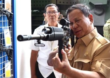 PRABOWO Subianto serius mahu meningkatkan sistem pertahanan Indonesia bagi mengelakkan negara ini dijajah sekali lagi. - AGENSI