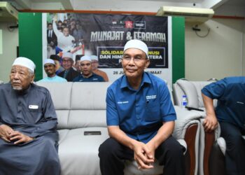 MOHD. Shukri Ramli ketika ditemui pada program munajat perdana dan himpunan jentera pilihan raya Perikatan Nasional (PN) Perlis bersama solidariti untuk Datuk Seri Muhammad Sanusi Md Nor di Kompleks Pas negeri di Kangar, Perlis malam tadi.-UTUSAN/IZLIZAN OTHMAN