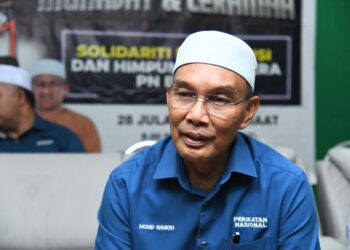 MOHD. Shukri Ramli ketika ditemui pada program munajat perdana dan himpunan jentera pilihan raya Perikatan Nasional (PN) Perlis bersama solidariti untuk Datuk Seri Muhammad Sanusi Md Nor di Kompleks Pas negeri di Kangar, Perlis malam tadi.-UTUSAN/IZLIZAN OTHMAN