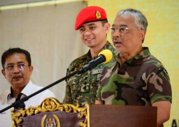 AL-Sultan Abdullah Ri’ayatuddin 
Al-Mustafa Billah Shah bertitah pada  Pemasyhuran Rizab Harimau Diraja Al-Sultan Abdullah dan Rizab Hidupan Liar Tengku Hassanal di Lanchang, Temerloh, semalam. – MINGGUAN/SHAIKH AHMAD RAZIF
