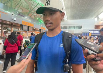 PELARI pecut negara, Muhammad Azeem Fahmi yang ditemui di Lapangan Terbang Antarabangsa Kuala Lumpur (KLIA) 2  sebelum berlepas ke Bangkok untuk Kejohanan Olahraga Asia 2023.