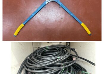 PEMOTONG kabel dan gulungan kabel milik TM yang dirampas susulan tangkapan ke atas tiga lelaki di Gerik Jumaat lalu.- - UTUSAN/IHSAN PDRM