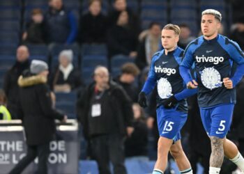 Mykhailo Mudryk (kiri) dan Enzo Fernandez dua bintang besar yang dimasuk masuk oleh Chelsea, namun kurang menyerlah.