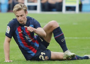 FRENKIE De Jong menjadi sasaran utama Manchester City untuk memperkuatkan bahagian tengah mereka.