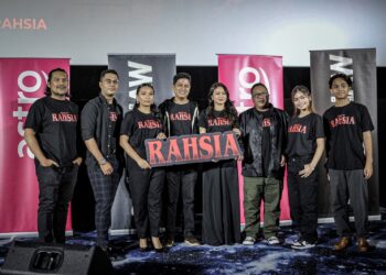 PENERBIT Eksekutif Rahsia, Raja Jastina Raja Arshad (empat kanan) bersama barisan pelakon yang membintangi naskhah seram terbitan Astro Shaw dengan Five Star Trading. –UTUSAN/FAIZ ALIF AHMAD ZUBIR