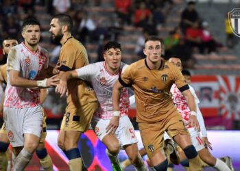 AKSI Ivan Mamut (kanan) ketika membantu Terengganu FC menentang KL City dalam saingan Liga Super di Cheras kelmarin. - IHSAN TERENGGANU FC